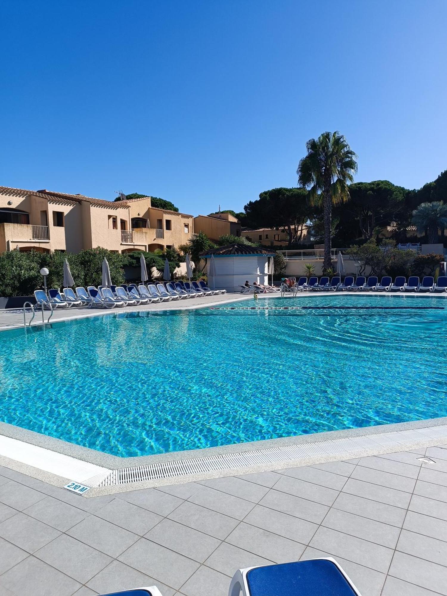 Studio Renove Dans Residence De Vacances Avec Grande Piscine Chauffee, Parking Et Terrasse Agde Exteriér fotografie